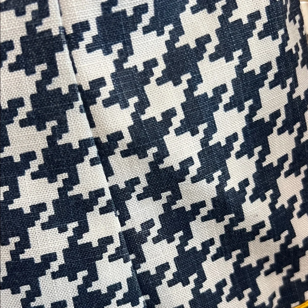 Chic Houndstooth Blazer with Gold Trim - Picture 3 of 8